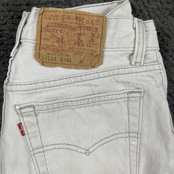 Vintage Levi's 501 Women's 24x29 Jeans White Off-White USA Made Button Fly Stain - Picture 11 of 12